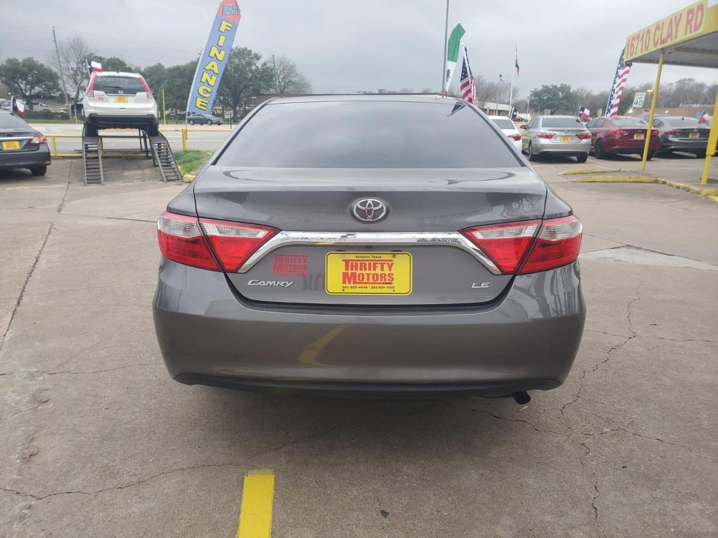 2016 Gray Toyota Camry SE (4T1BF1FK5GU) with an 2.5L L4 DOHC 16V engine, 6-Speed Automatic transmission, located at 16710 Clay Rd., Houston, TX, 77084, (281) 859-7900, 29.834864, -95.656166 - Low Down. Low Payments. - Photo#5