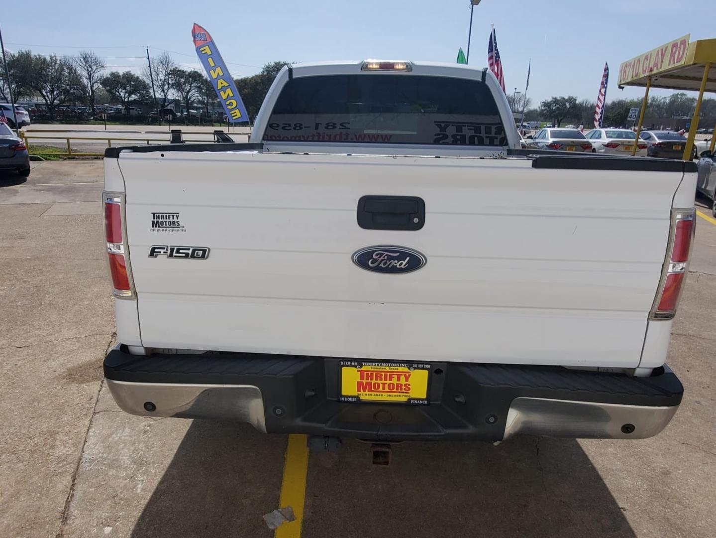 2010 White Ford F-150 Lariat SuperCrew 5.5-ft. Bed 4WD (1FTEW1E85AF) with an 4.6L V8 SOHC 24V engine, 4-Speed Automatic transmission, located at 16710 Clay Rd., Houston, TX, 77084, (281) 859-7900, 29.834864, -95.656166 - Low Down. Low Payments. - Photo#5