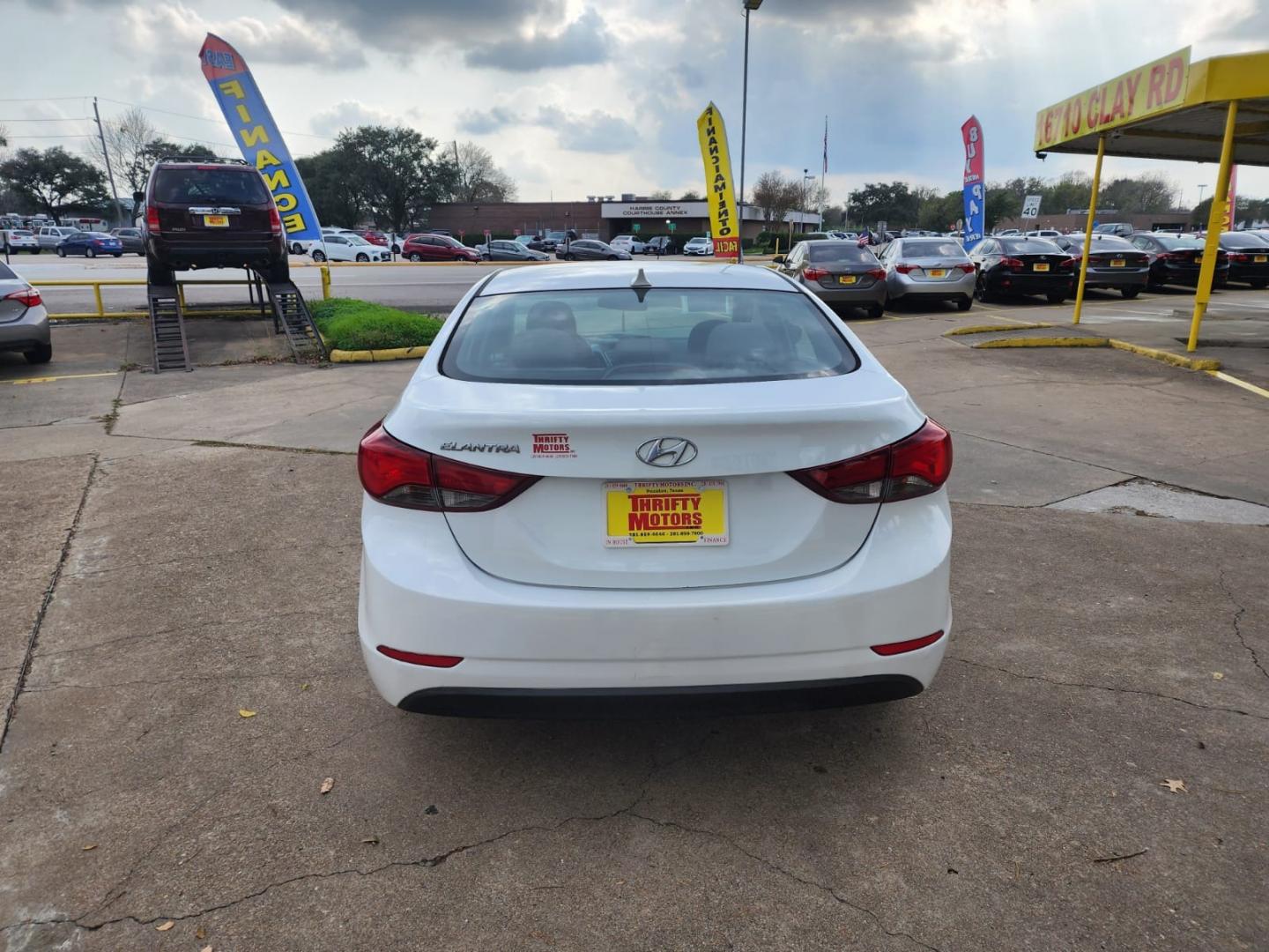 2016 White Hyundai Elantra (5NPDH4AE1GH) with an 1.8L I4 1.8L I4 engine, Automatic 6-Speed transmission, located at 16710 Clay Rd., Houston, TX, 77084, (281) 859-7900, 29.834864, -95.656166 - Low Down. Low payments - Photo#5