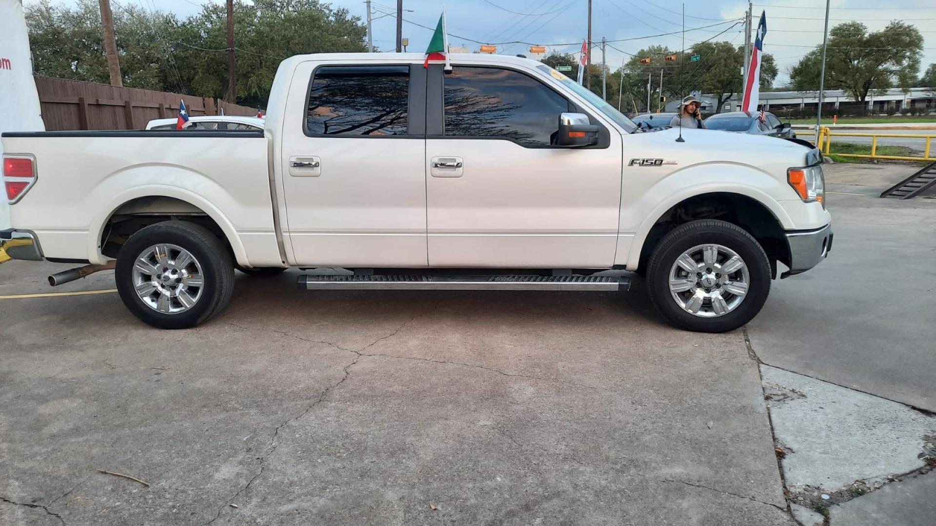 2010 White Ford F-150 Lariat SuperCrew 5.5-ft. Bed 2WD (1FTFW1CV0AK) with an 5.4L V8 SOHC 24V FFV engine, 4-Speed Automatic transmission, located at 16710 Clay Rd., Houston, TX, 77084, (281) 859-7900, 29.834864, -95.656166 - Low Down. Low Payments. - Photo#1