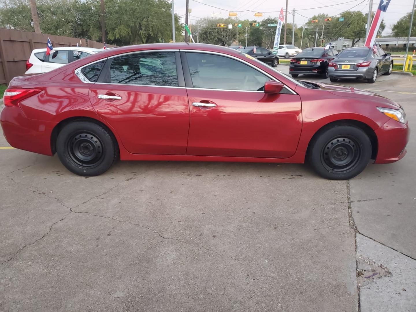 2016 Red Nissan Altima 2.5 SL (1N4AL3AP4GC) with an 2.5L L4 DOHC 16V engine, CVT transmission, located at 16710 Clay Rd., Houston, TX, 77084, (281) 859-7900, 29.834864, -95.656166 - Low Down. Low Payments. - Photo#4