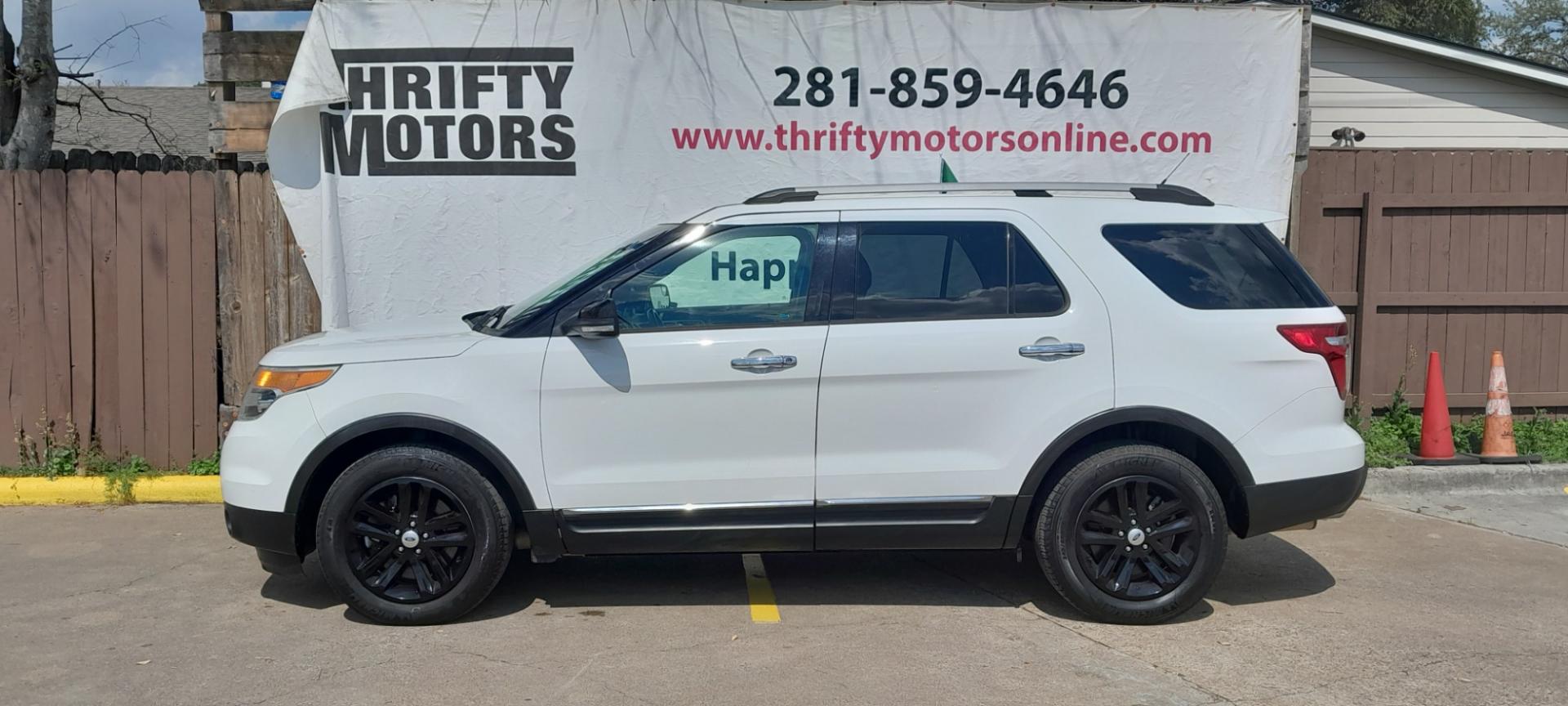 2015 White Ford Explorer XLT FWD (1FM5K7D82FG) with an 3.5L V6 DOHC 24V engine, 6-Speed Automatic transmission, located at 16710 Clay Rd., Houston, TX, 77084, (281) 859-7900, 29.834864, -95.656166 - low down. low payments. - Photo#0