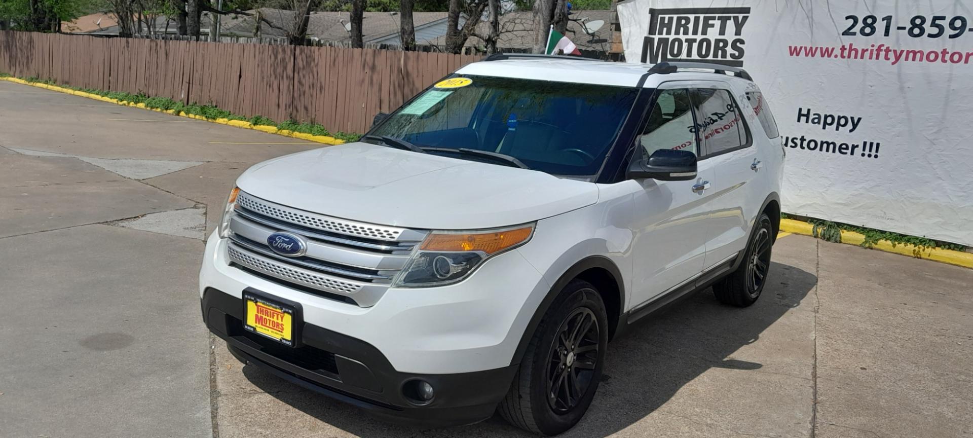 2015 White Ford Explorer XLT FWD (1FM5K7D82FG) with an 3.5L V6 DOHC 24V engine, 6-Speed Automatic transmission, located at 16710 Clay Rd., Houston, TX, 77084, (281) 859-7900, 29.834864, -95.656166 - low down. low payments. - Photo#2