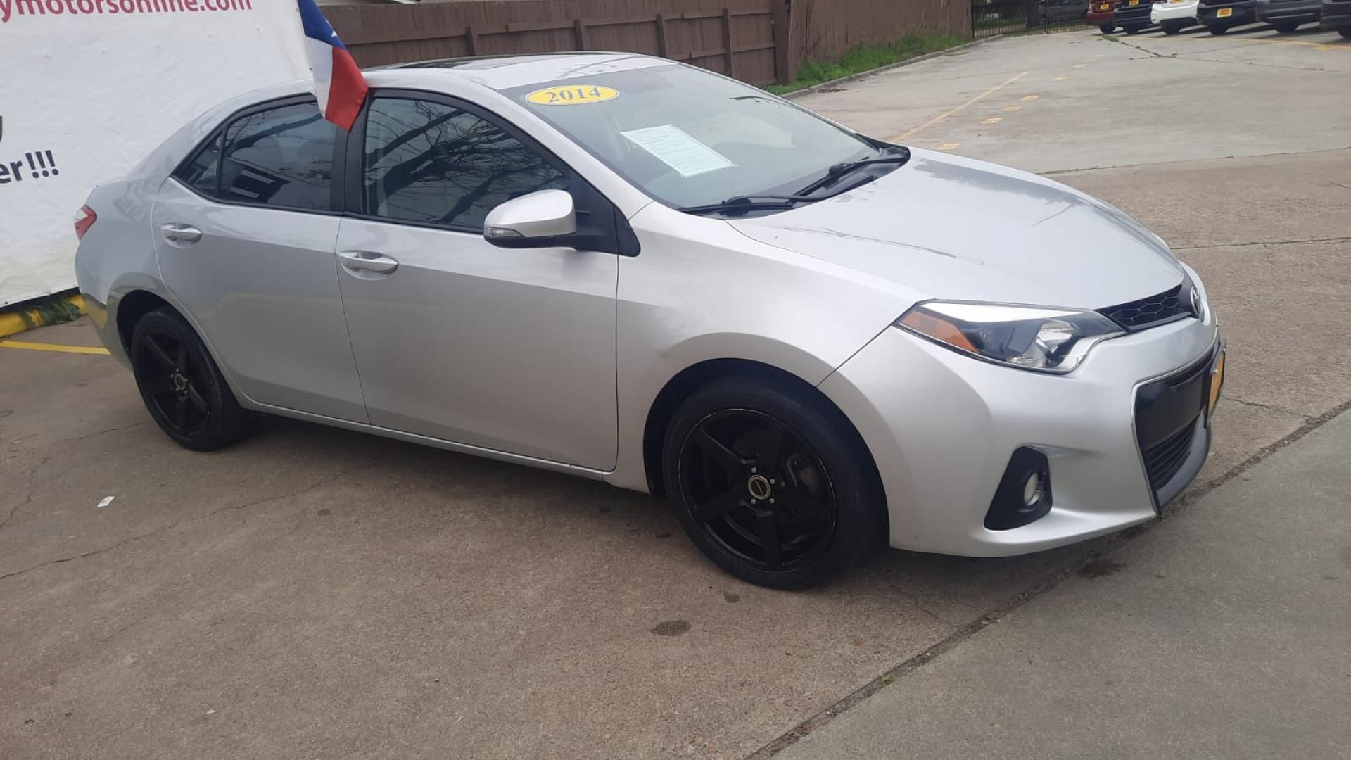 2014 Gray Toyota Corolla L 4-Speed AT (2T1BURHE8EC) with an 1.8L L4 DOHC 16V engine, 4-Speed Automatic transmission, located at 16710 Clay Rd., Houston, TX, 77084, (281) 859-7900, 29.834864, -95.656166 - LOW DOWN. LOW PAYMENTS. - Photo#2