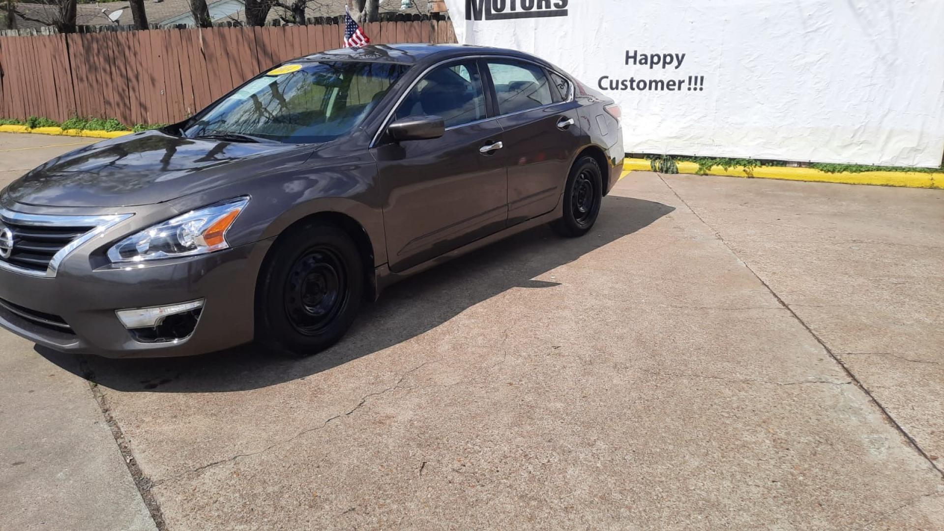 2014 Brown Nissan Altima 2.5 SL (1N4AL3AP9EN) with an 2.5L L4 DOHC 16V engine, Continuously Variable Transmission transmission, located at 16710 Clay Rd., Houston, TX, 77084, (281) 859-7900, 29.834864, -95.656166 - Low Down. Low Payments. - Photo#2