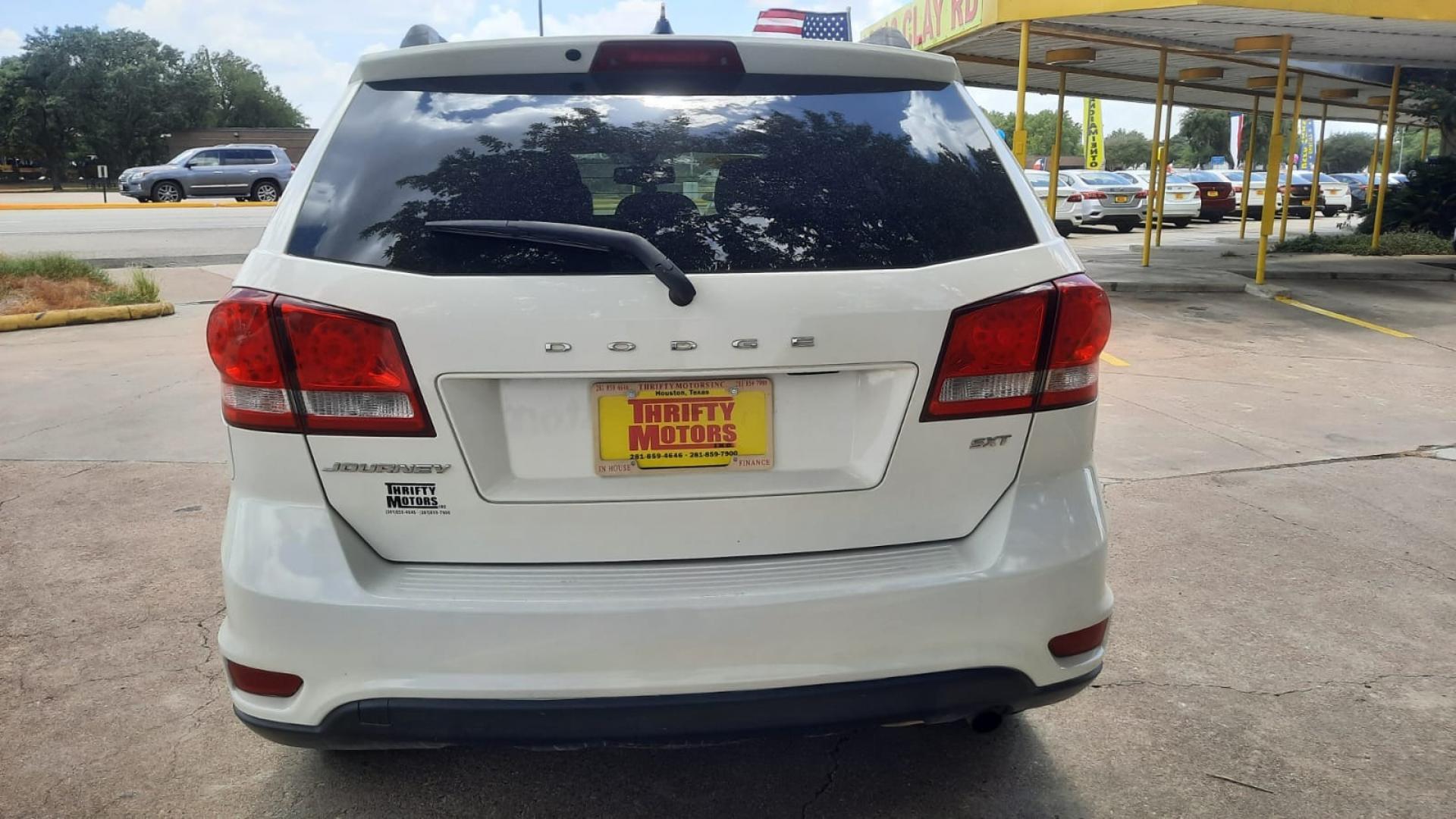 2016 Dodge Journey SXT (3C4PDCBB7GT) with an 2.4L L6 DOHC 16V engine, 4A transmission, located at 16710 Clay Rd., Houston, TX, 77084, (281) 859-7900, 29.834864, -95.656166 - Photo#5