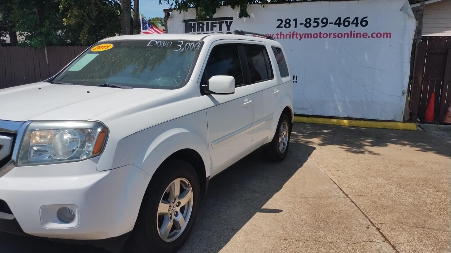 2011 Honda Pilot EX-L 2WD 5-Spd AT (5FNYF3H50BB) with an 3.5L V6 SOHC 24V engine, 5-Speed Automatic transmission, located at 16710 Clay Rd., Houston, TX, 77084, (281) 859-7900, 29.834864, -95.656166 - Photo#6