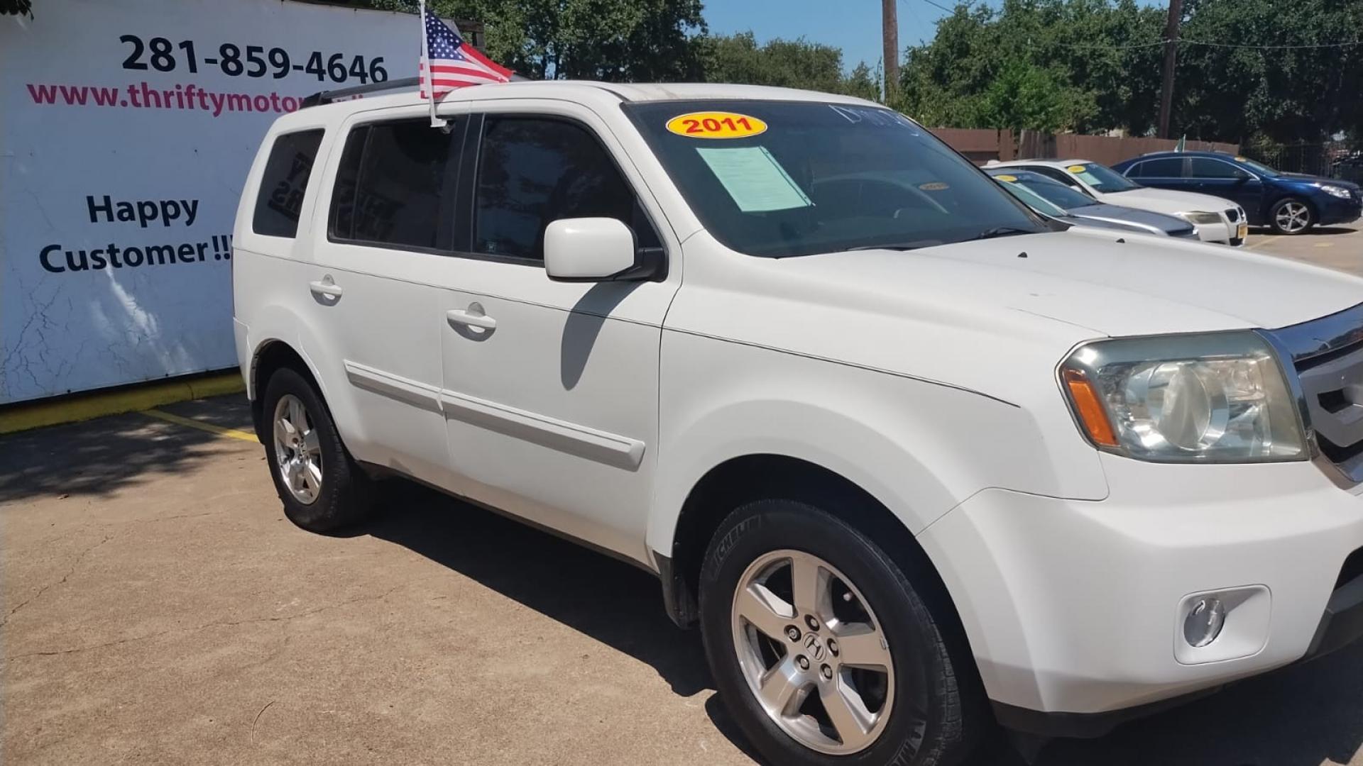 2011 Honda Pilot EX-L 2WD 5-Spd AT (5FNYF3H50BB) with an 3.5L V6 SOHC 24V engine, 5-Speed Automatic transmission, located at 16710 Clay Rd., Houston, TX, 77084, (281) 859-7900, 29.834864, -95.656166 - Photo#7