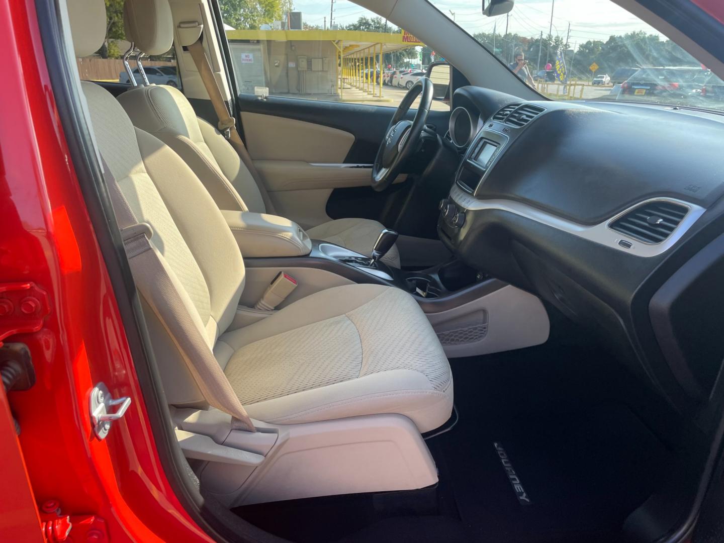 2017 Dodge Journey SXT (3C4PDCBB5HT) with an 2.4L L6 DOHC 16V engine, 4A transmission, located at 16710 Clay Rd., Houston, TX, 77084, (281) 859-7900, 29.834864, -95.656166 - Photo#8