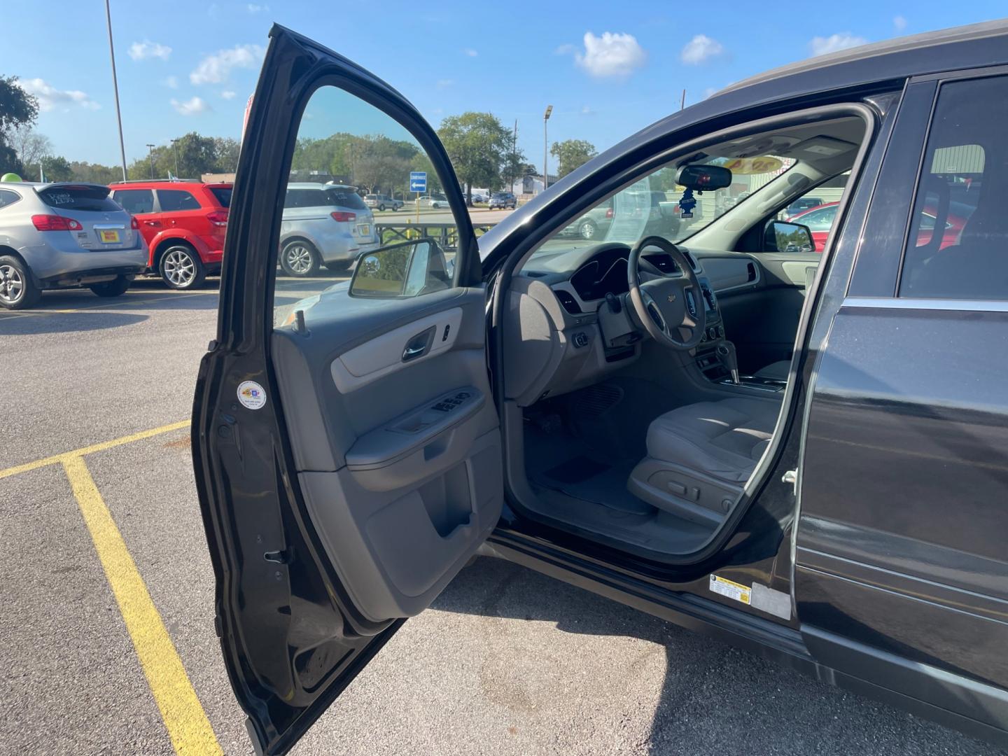 2014 Chevrolet Traverse 1LT FWD (1GNKRGKD7EJ) with an 3.6L V6 DOHC 24V engine, 6-Speed Automatic transmission, located at 16710 Clay Rd., Houston, TX, 77084, (281) 859-7900, 29.834864, -95.656166 - Photo#10