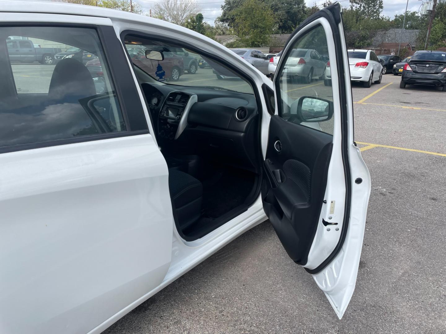 2016 Nissan Versa Note S (3N1CE2CP1GL) with an 1.6L L4 DOHC 16V engine, 5M transmission, located at 16710 Clay Rd., Houston, TX, 77084, (281) 859-7900, 29.834864, -95.656166 - Photo#8