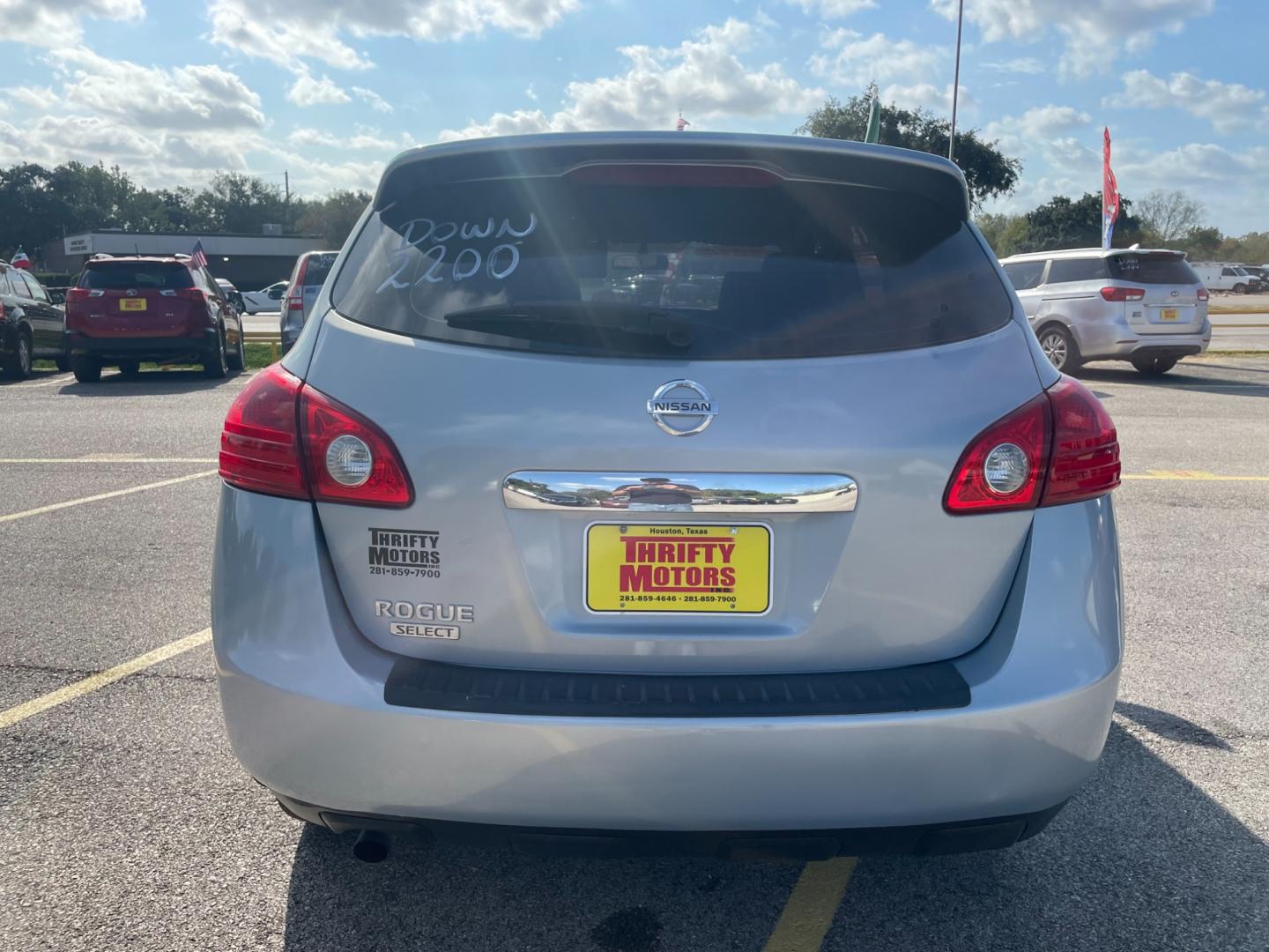 2014 Nissan Rogue S 2WD (JN8AS5MT7EW) with an 2.5L L4 DOHC 16V engine, Continuously Variable Transmission transmission, located at 16710 Clay Rd., Houston, TX, 77084, (281) 859-7900, 29.834864, -95.656166 - Photo#2