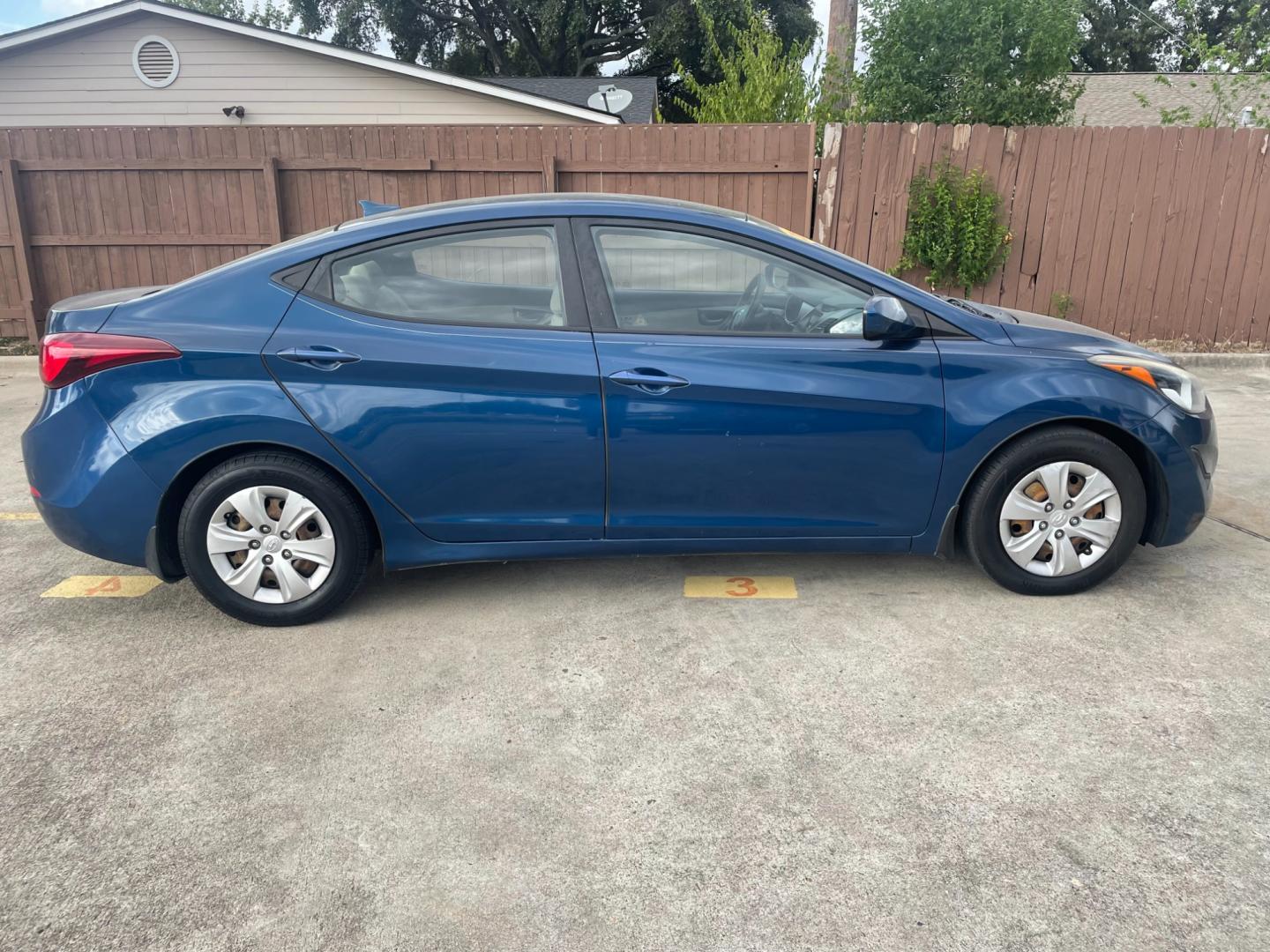 2016 Hyundai Elantra Limited (KMHDH4AE2GU) with an 1.8L L4 DOHC 16V engine, 6-Speed Automatic transmission, located at 16710 Clay Rd., Houston, TX, 77084, (281) 859-7900, 29.834864, -95.656166 - Photo#3