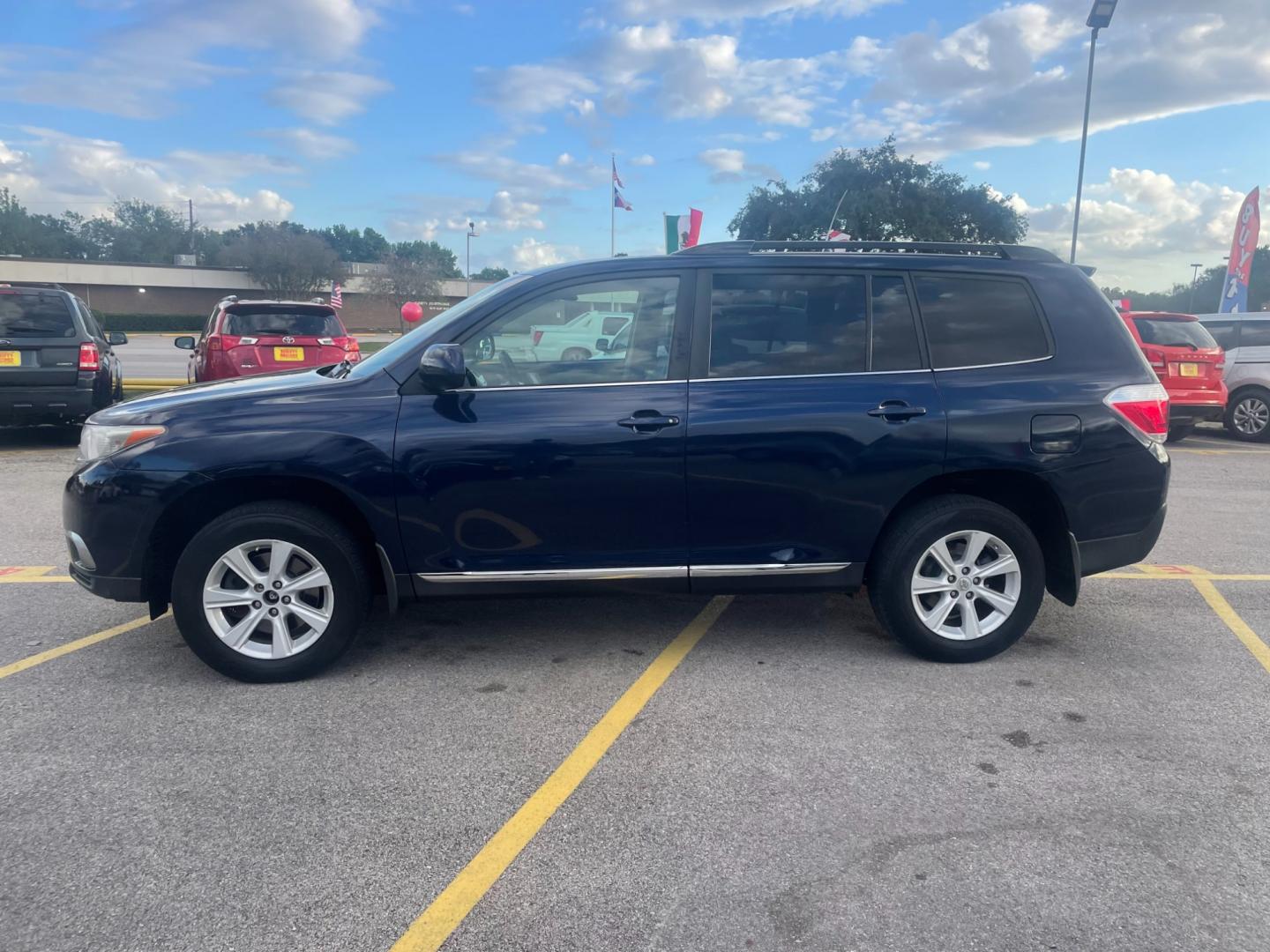 2012 Toyota Highlander Base 4WD (5TDBK3EHXCS) with an 3.5L V6 DOHC 24V engine, 5-Speed Automatic transmission, located at 16710 Clay Rd., Houston, TX, 77084, (281) 859-7900, 29.834864, -95.656166 - Photo#0