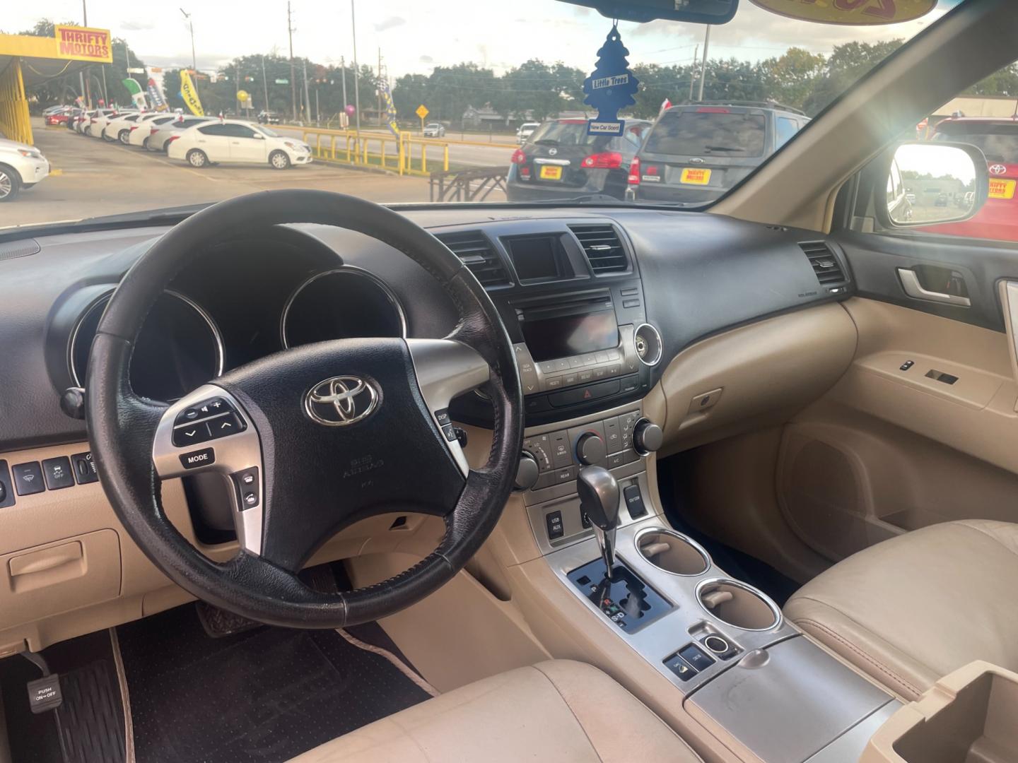 2012 Toyota Highlander Base 4WD (5TDBK3EHXCS) with an 3.5L V6 DOHC 24V engine, 5-Speed Automatic transmission, located at 16710 Clay Rd., Houston, TX, 77084, (281) 859-7900, 29.834864, -95.656166 - Photo#14