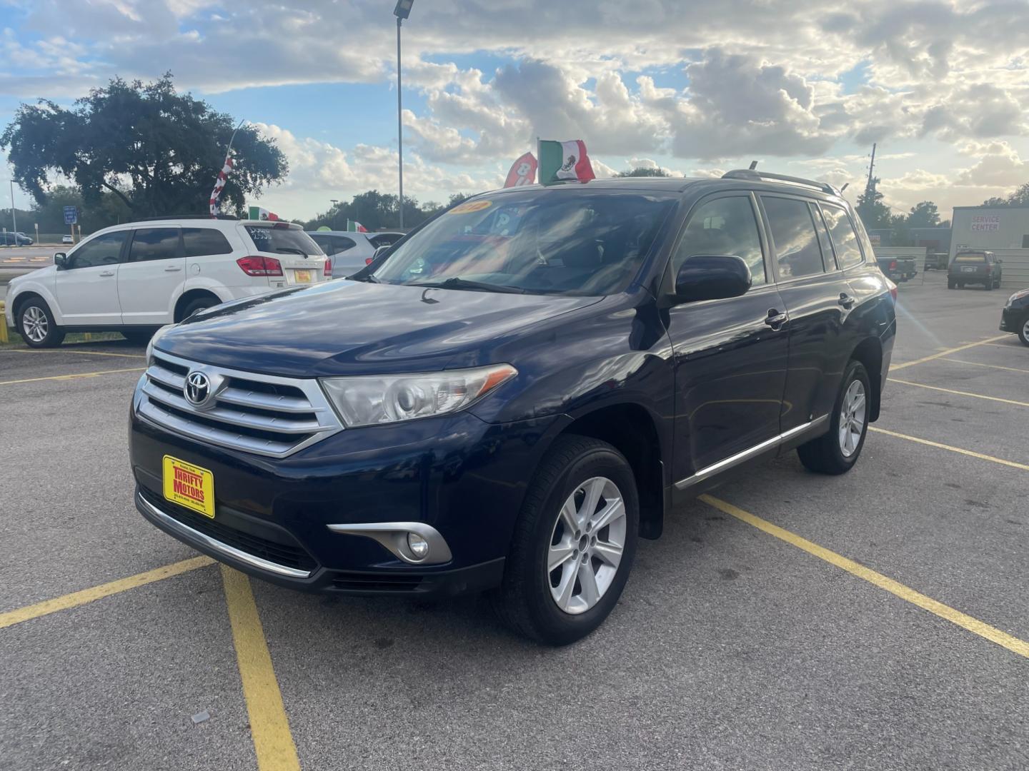 2012 Toyota Highlander Base 4WD (5TDBK3EHXCS) with an 3.5L V6 DOHC 24V engine, 5-Speed Automatic transmission, located at 16710 Clay Rd., Houston, TX, 77084, (281) 859-7900, 29.834864, -95.656166 - Photo#1