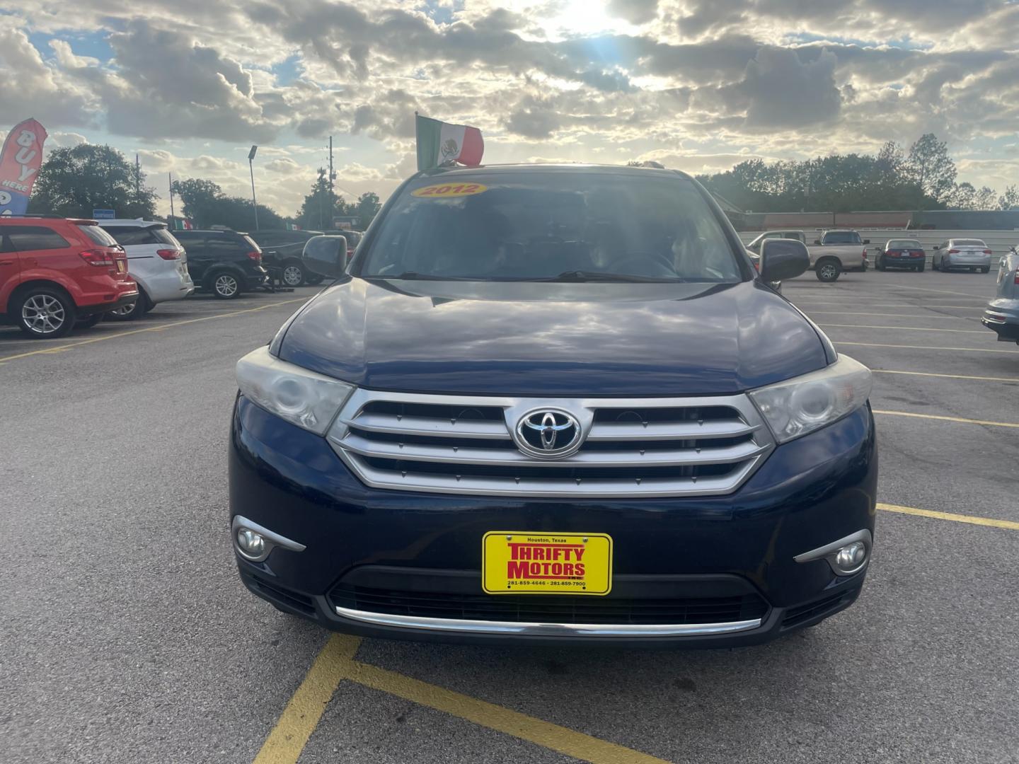 2012 Toyota Highlander Base 4WD (5TDBK3EHXCS) with an 3.5L V6 DOHC 24V engine, 5-Speed Automatic transmission, located at 16710 Clay Rd., Houston, TX, 77084, (281) 859-7900, 29.834864, -95.656166 - Photo#2