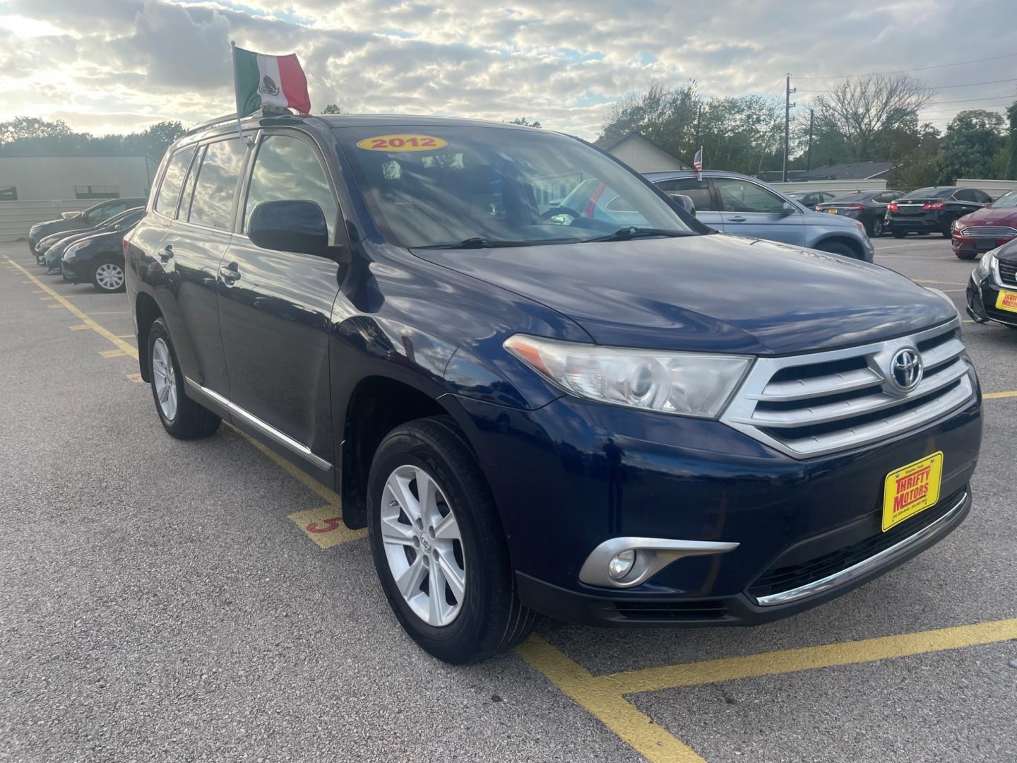 2012 Toyota Highlander Base 4WD (5TDBK3EHXCS) with an 3.5L V6 DOHC 24V engine, 5-Speed Automatic transmission, located at 16710 Clay Rd., Houston, TX, 77084, (281) 859-7900, 29.834864, -95.656166 - Photo#3