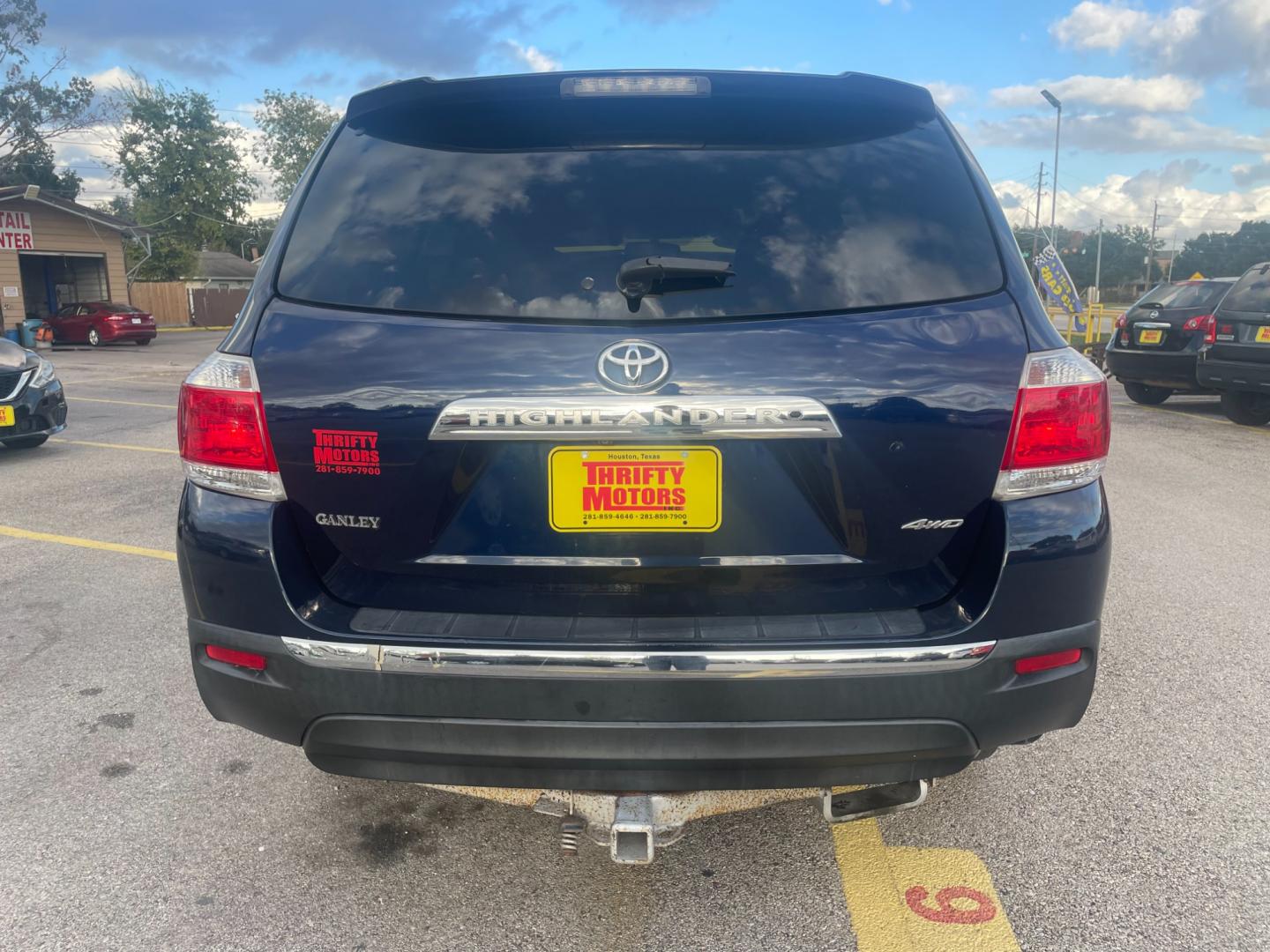 2012 Toyota Highlander Base 4WD (5TDBK3EHXCS) with an 3.5L V6 DOHC 24V engine, 5-Speed Automatic transmission, located at 16710 Clay Rd., Houston, TX, 77084, (281) 859-7900, 29.834864, -95.656166 - Photo#6