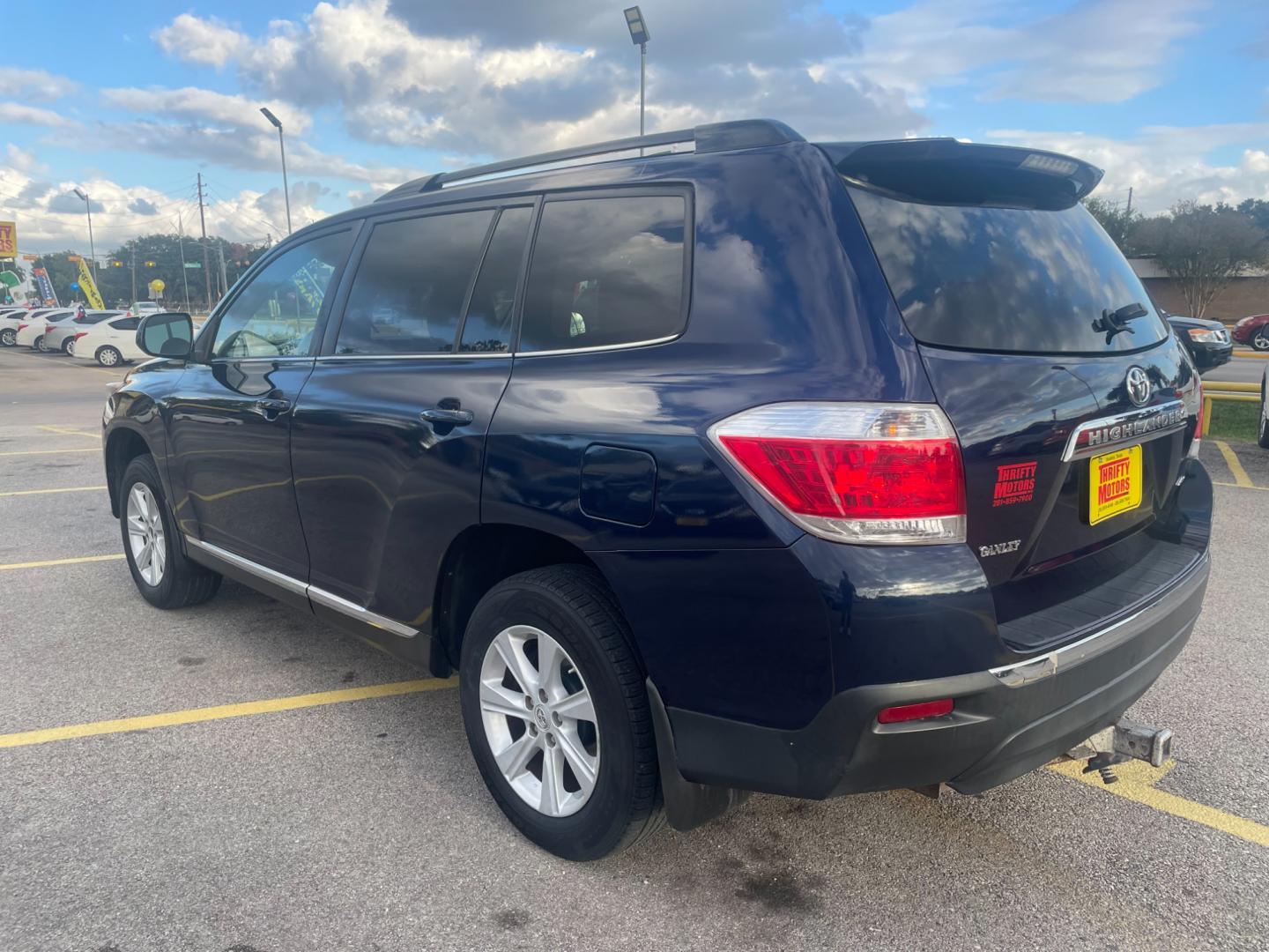 2012 Toyota Highlander Base 4WD (5TDBK3EHXCS) with an 3.5L V6 DOHC 24V engine, 5-Speed Automatic transmission, located at 16710 Clay Rd., Houston, TX, 77084, (281) 859-7900, 29.834864, -95.656166 - Photo#7