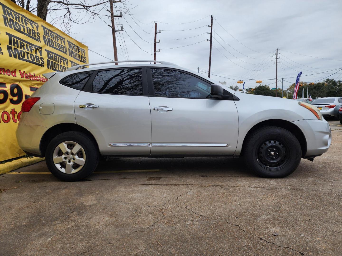 2014 Silver /Gray Nissan Rogue (JN8AS5MT4EW) , located at 16710 Clay Rd., Houston, TX, 77084, (281) 859-7900, 29.834864, -95.656166 - Photo#3