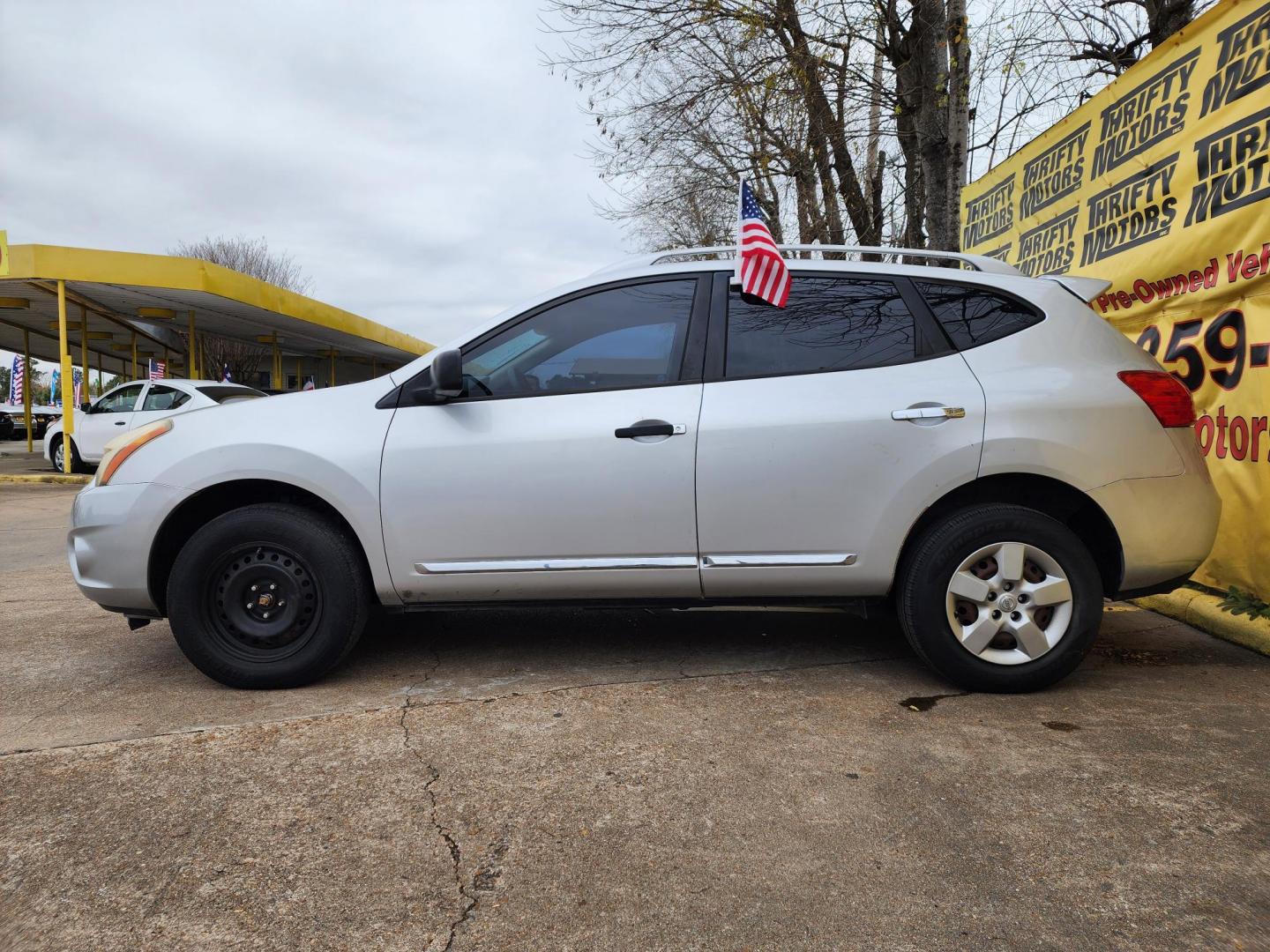 2014 Silver /Gray Nissan Rogue (JN8AS5MT4EW) , located at 16710 Clay Rd., Houston, TX, 77084, (281) 859-7900, 29.834864, -95.656166 - Photo#4