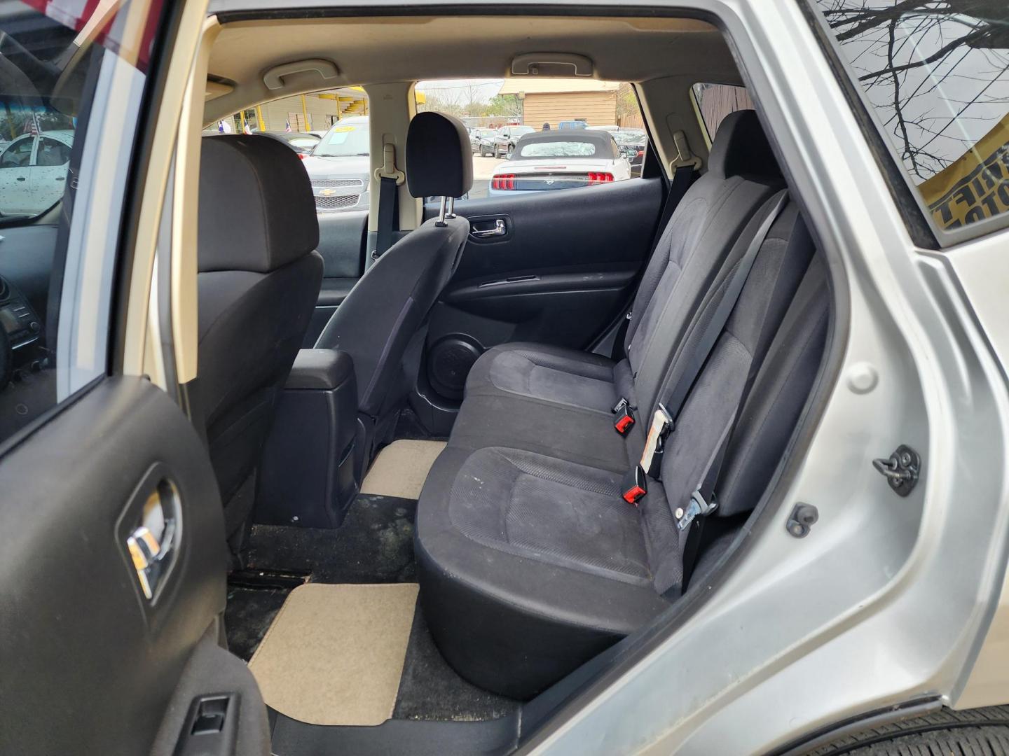 2014 Silver /Gray Nissan Rogue (JN8AS5MT4EW) , located at 16710 Clay Rd., Houston, TX, 77084, (281) 859-7900, 29.834864, -95.656166 - Photo#12